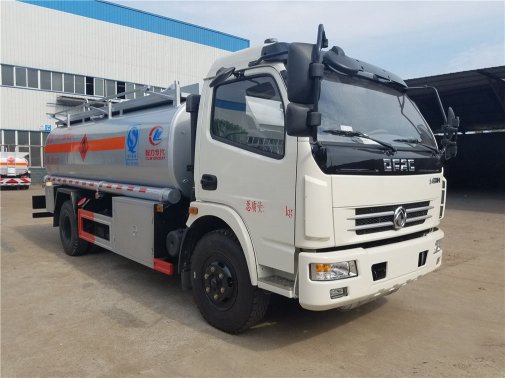 東風大多利卡8立方加油車