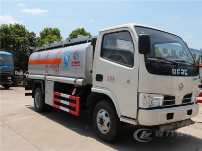 東風(fēng)小多利卡5立方加油車