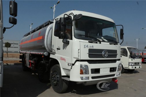 東風天錦小三軸20立方運油車
