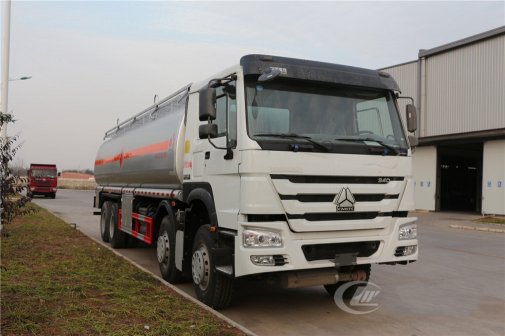 重汽前四后八30立方運油車